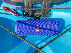 Picture of a JBL Flip4 on a kayak